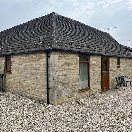 Tupenny Cottage, Old Mill Farm, Cotswold Water Park Cirencester Exterior foto