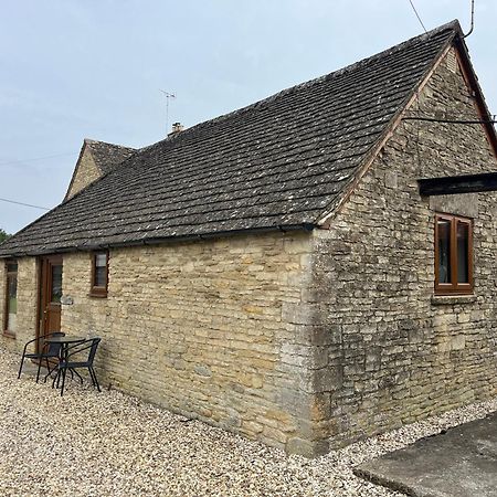 Tupenny Cottage, Old Mill Farm, Cotswold Water Park Cirencester Exterior foto