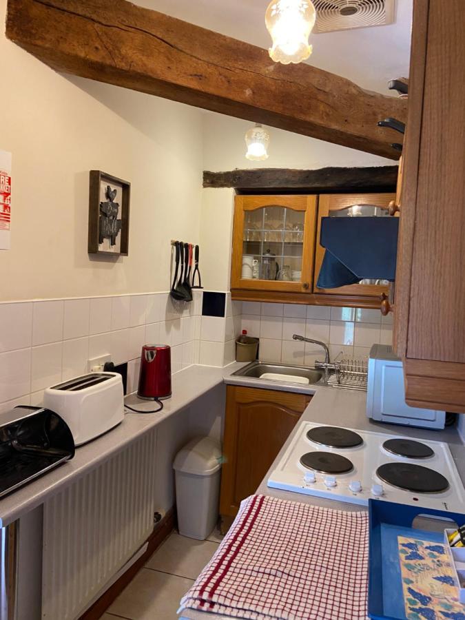 Tupenny Cottage, Old Mill Farm, Cotswold Water Park Cirencester Exterior foto