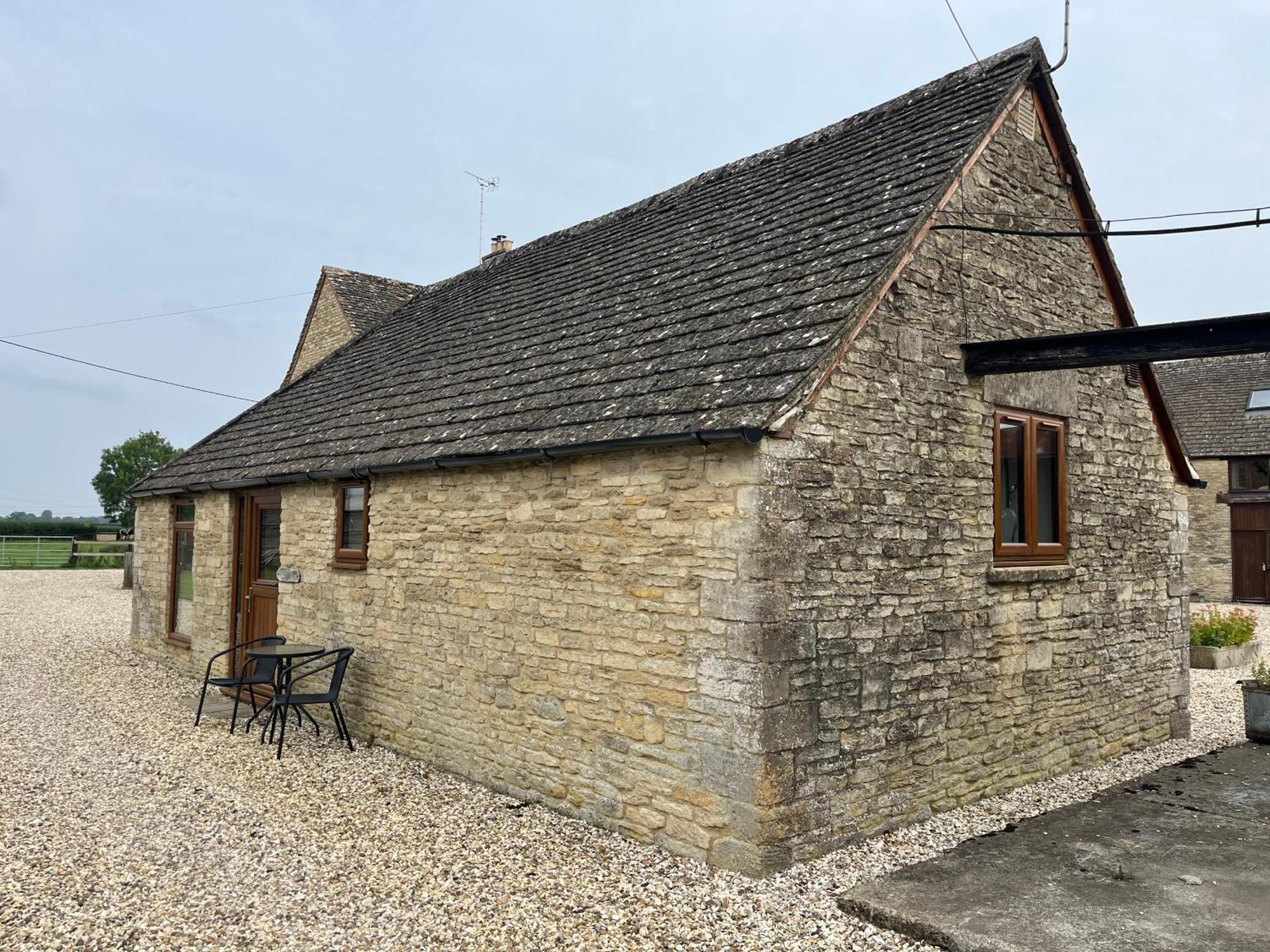 Tupenny Cottage, Old Mill Farm, Cotswold Water Park Cirencester Exterior foto