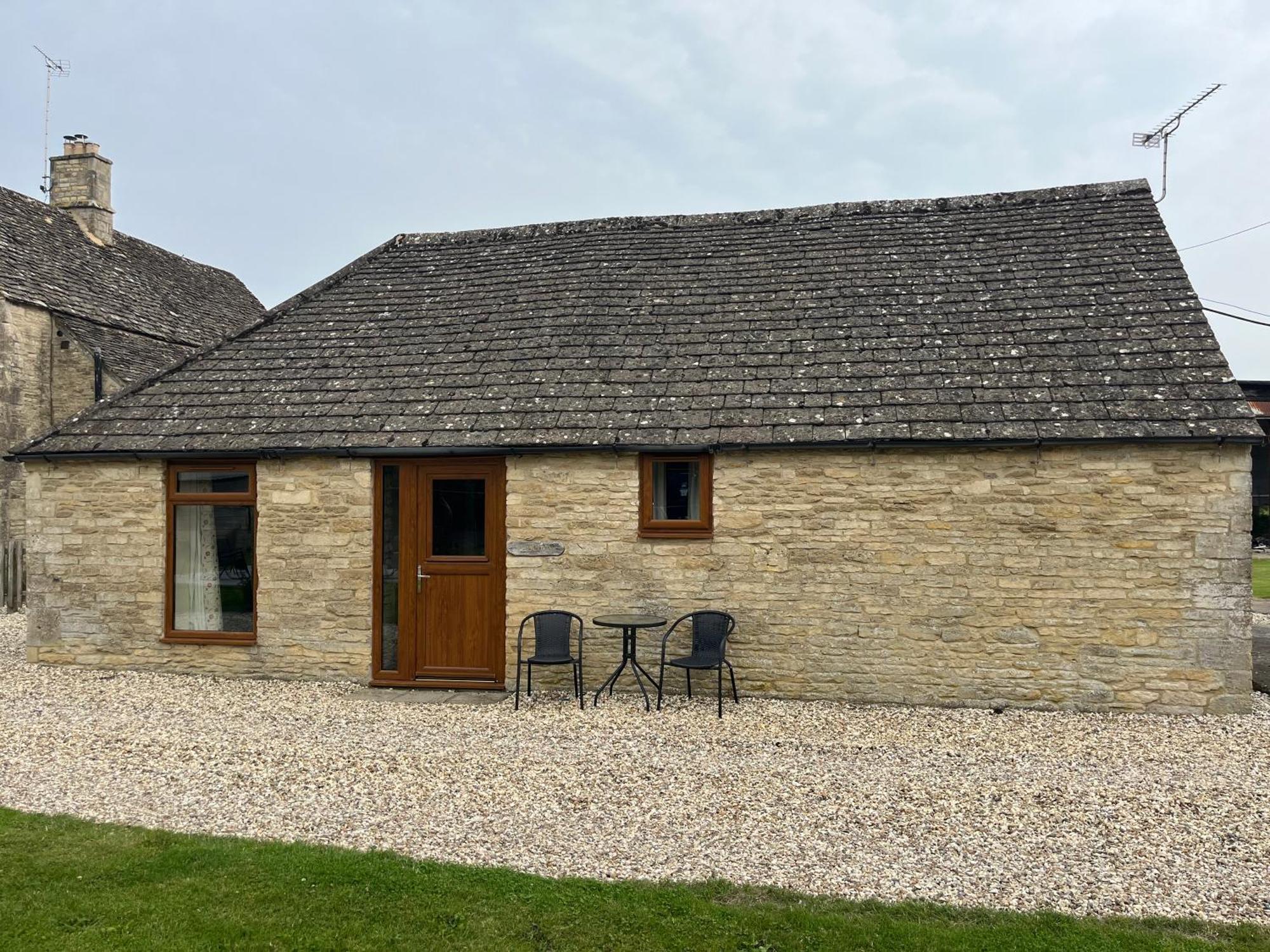 Tupenny Cottage, Old Mill Farm, Cotswold Water Park Cirencester Exterior foto